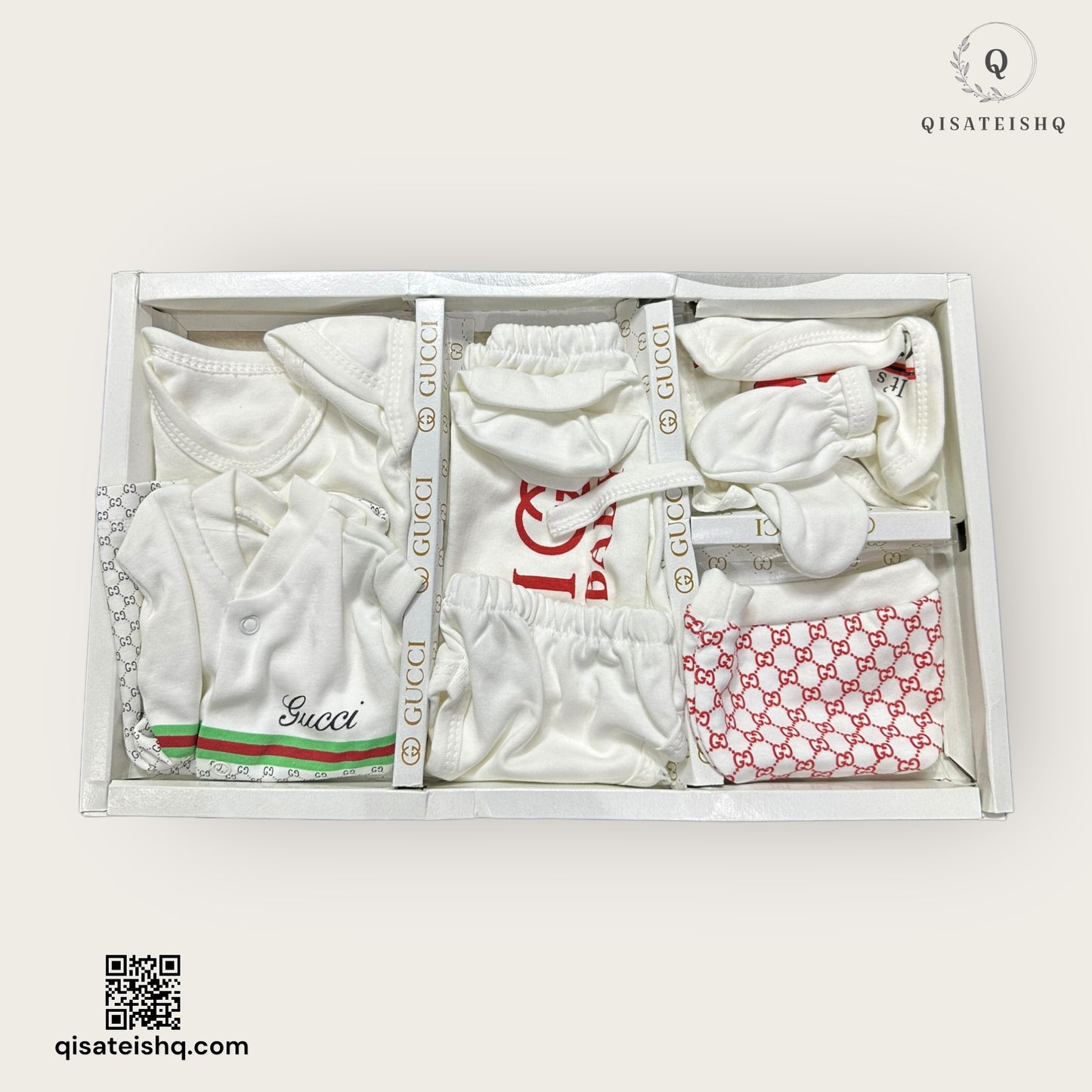 طقم ملابس أطفال حديثي الولادة بتصميم غوتشي باللون الأبيض